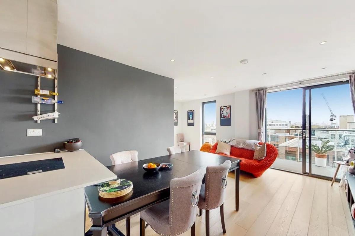 Londwell, Spitalfields & Brick Lane Luxury Balcony Penthouse * Londra